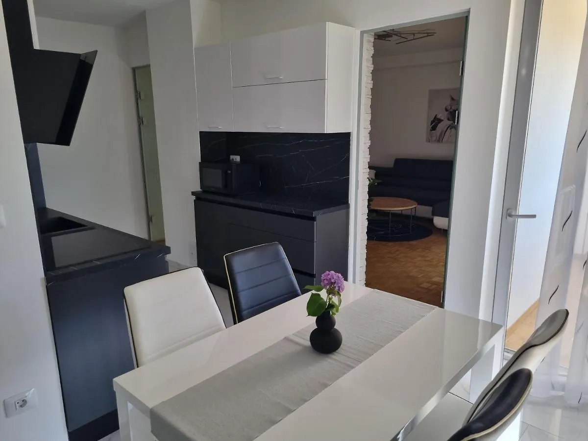 Apartment Sette Monti Pula 0*,  Croatia